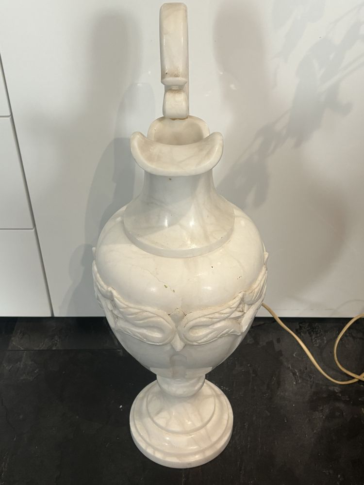 Piękna lampa biały marmur