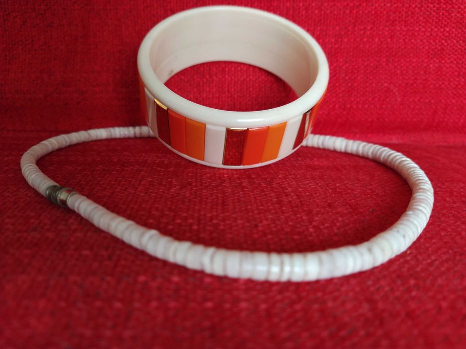 Conjunto Colar branco + Pulseira tons laranja
