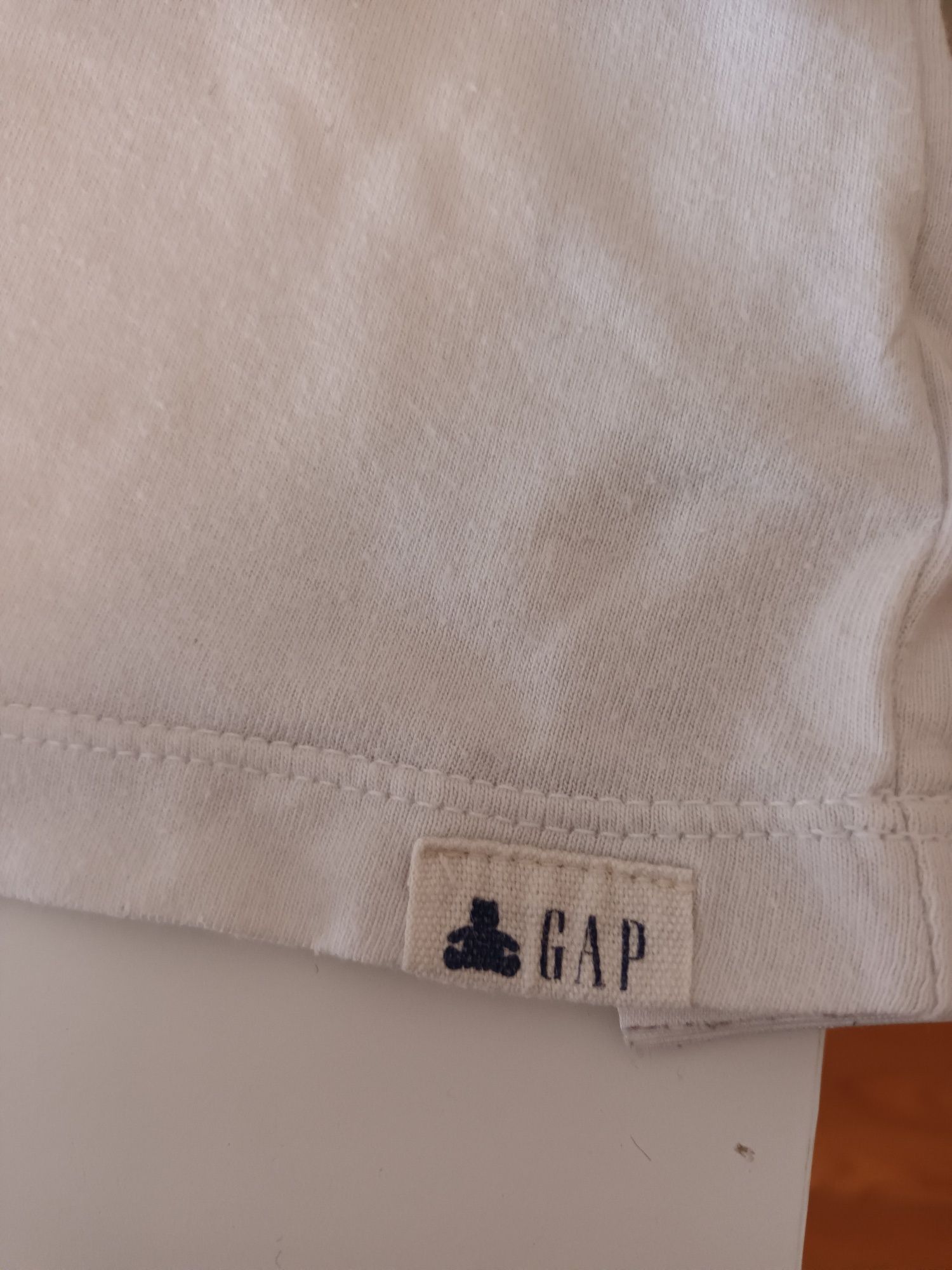 T-shirt GAP menino 18-24 meses.