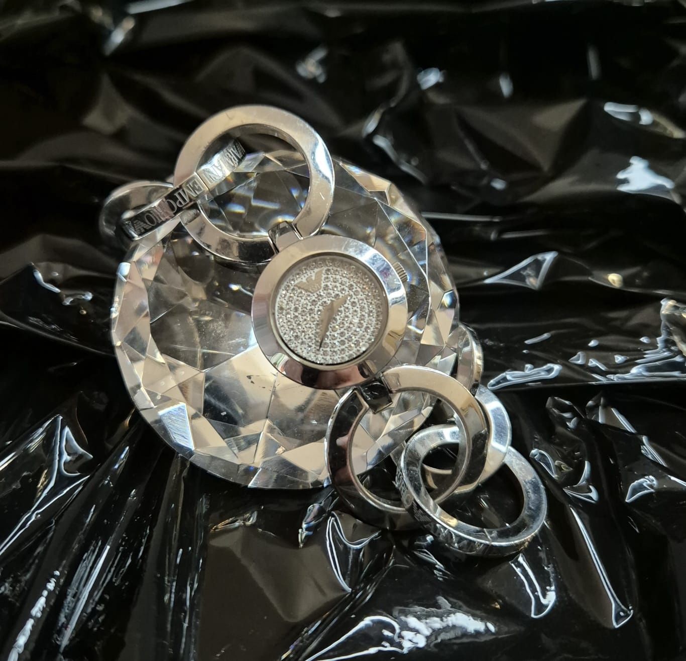 Zegarek Emporio Armani z cyferblatem wysadzanym kryształkami Swarovski
