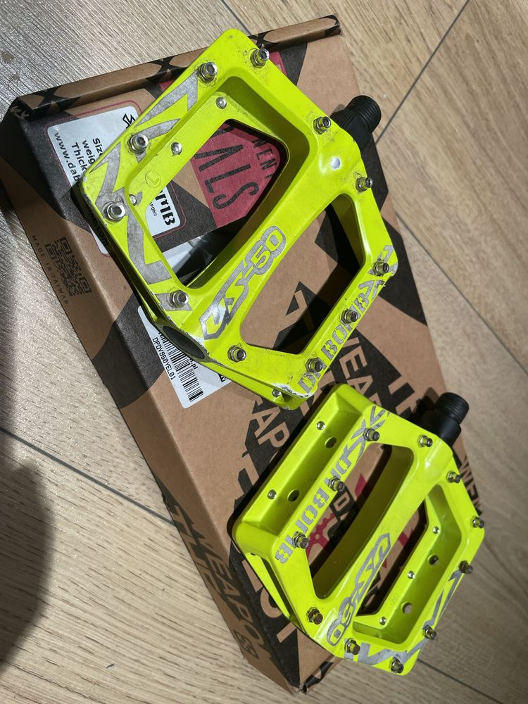 Pedały platformy Da Bomb VS-50 crank ns ht