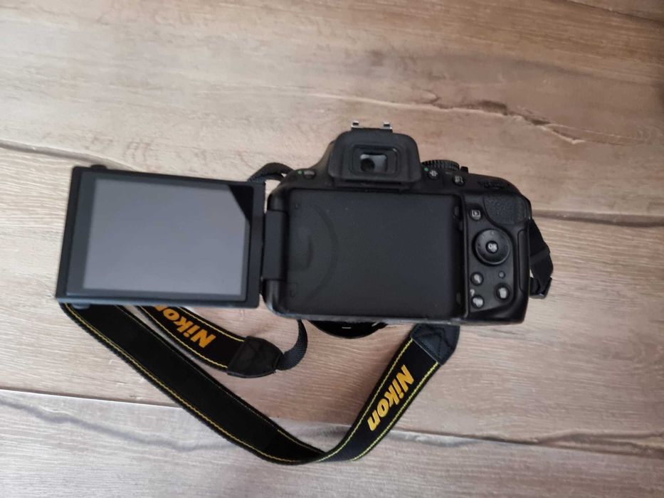 Nikon D5200 com vários acessórios