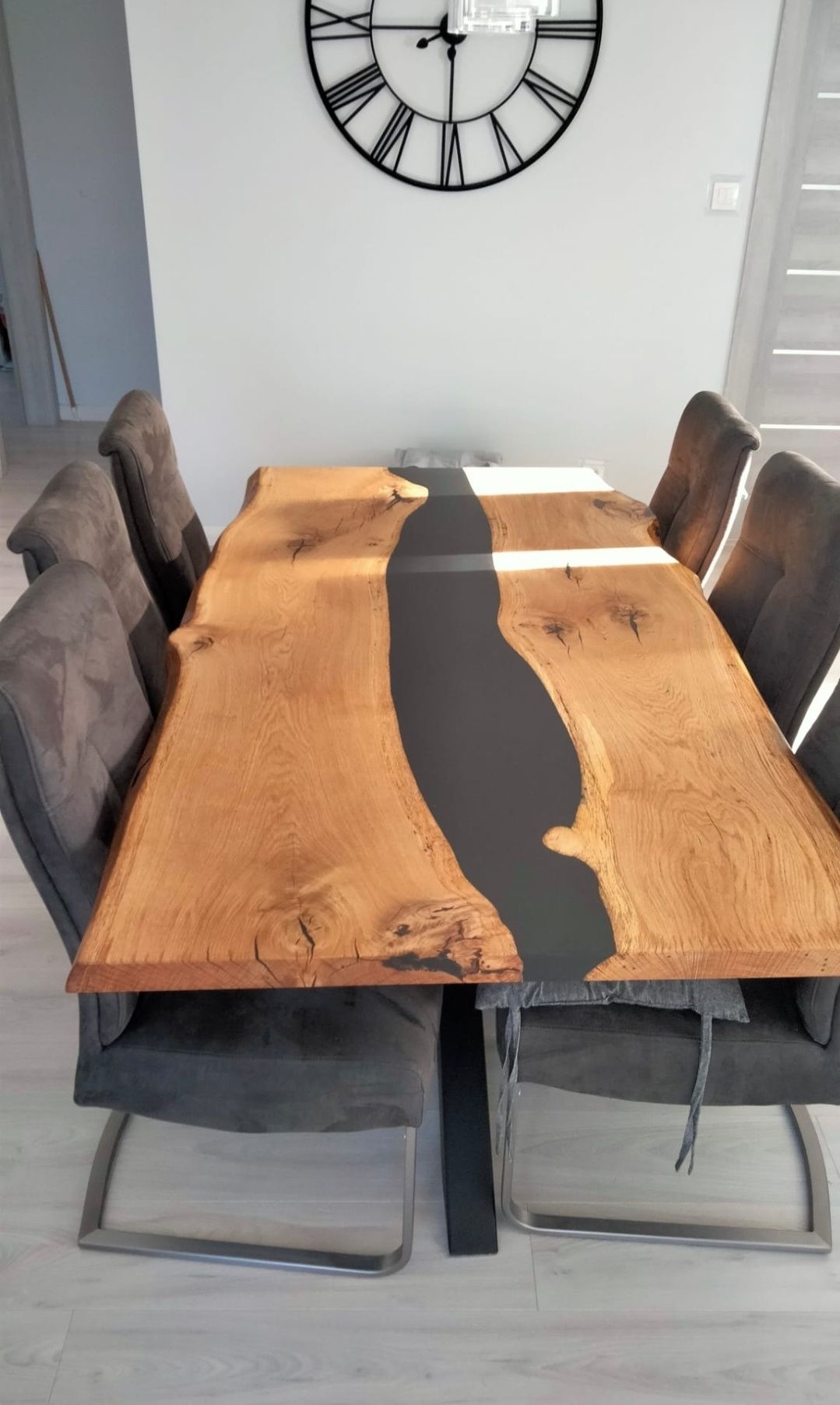 Stòł konferencyjny dębowy river table z żywicąe