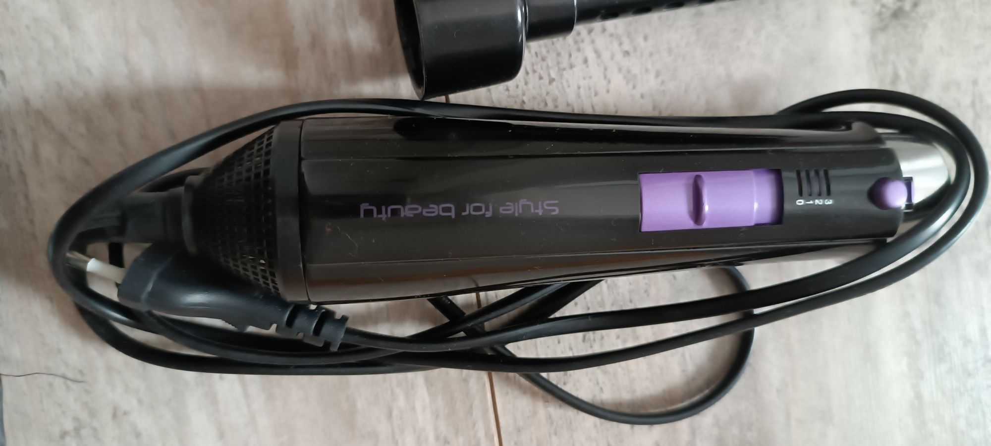 Nowa suszarka do włosów