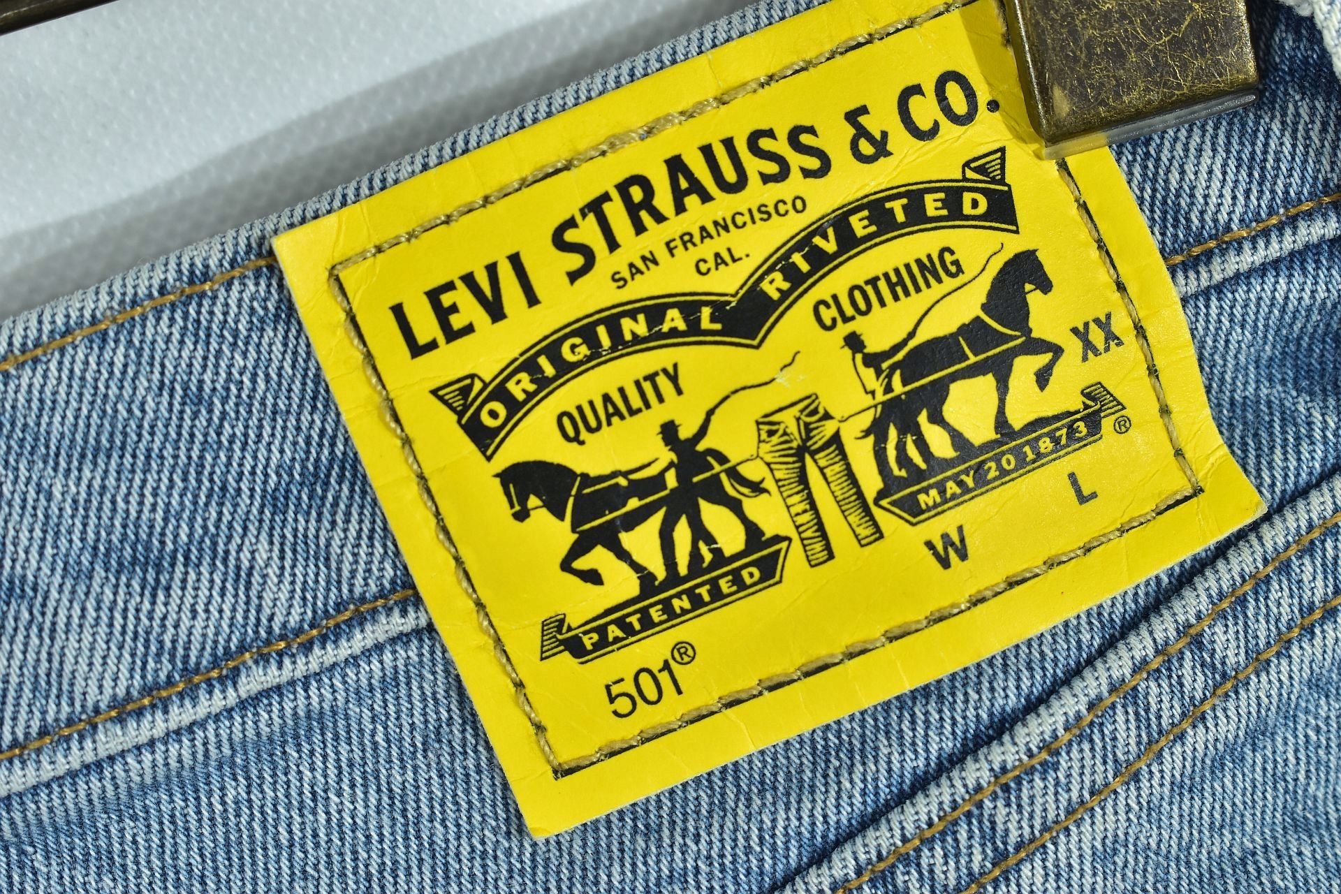 Levis 501 Krótnie Spodenki Jenasowe Damskie W24