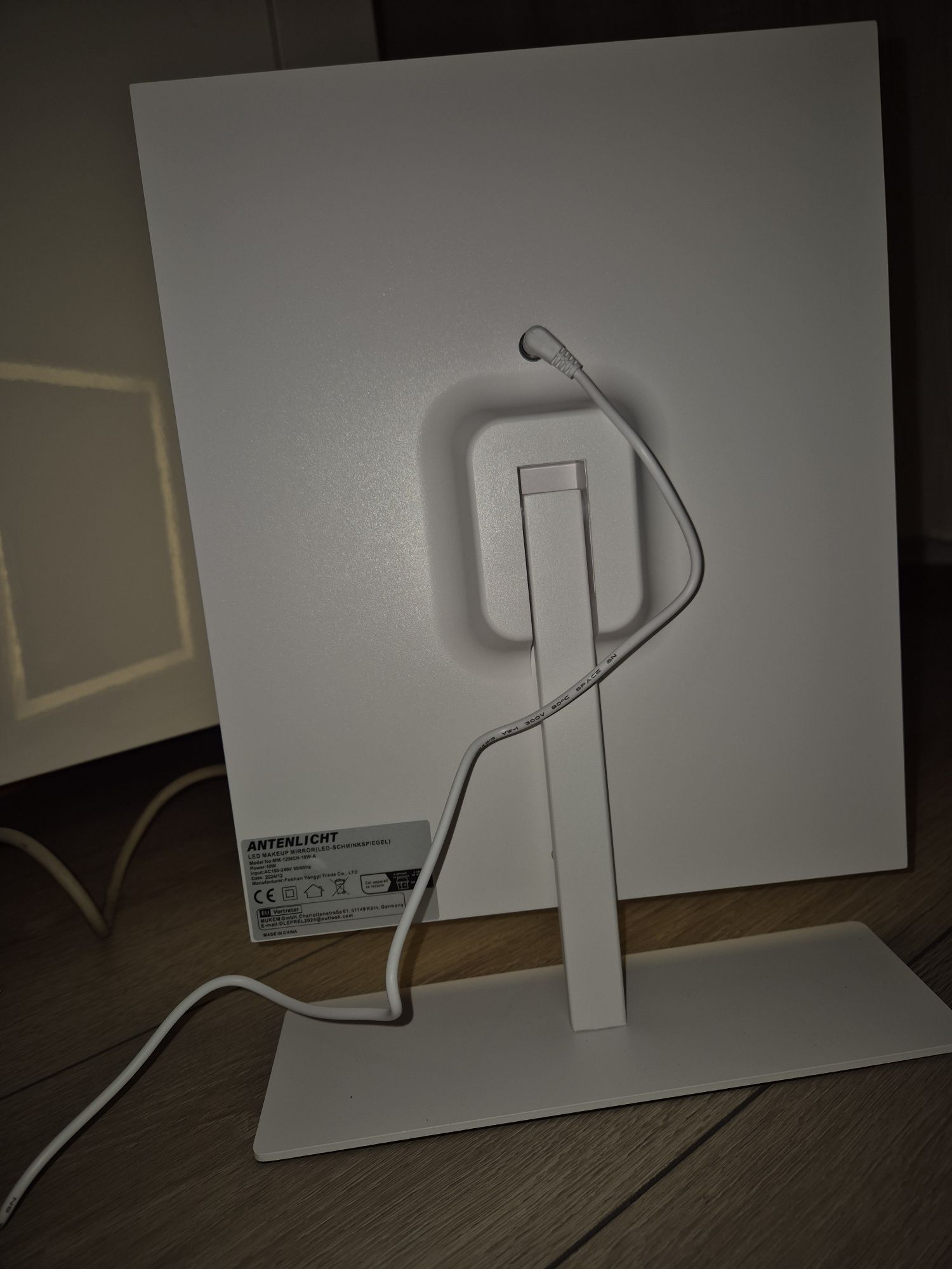 Nowe lustro z oświetleniem Led