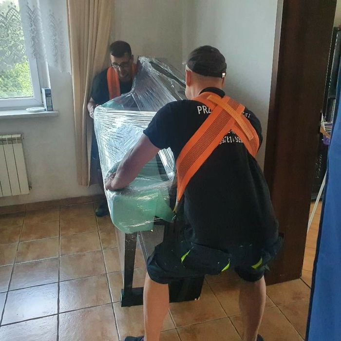 PRZEPROWADZKI,UTYLIZACJA,, sprzątanie strychów i piwnic, montaż mebli,