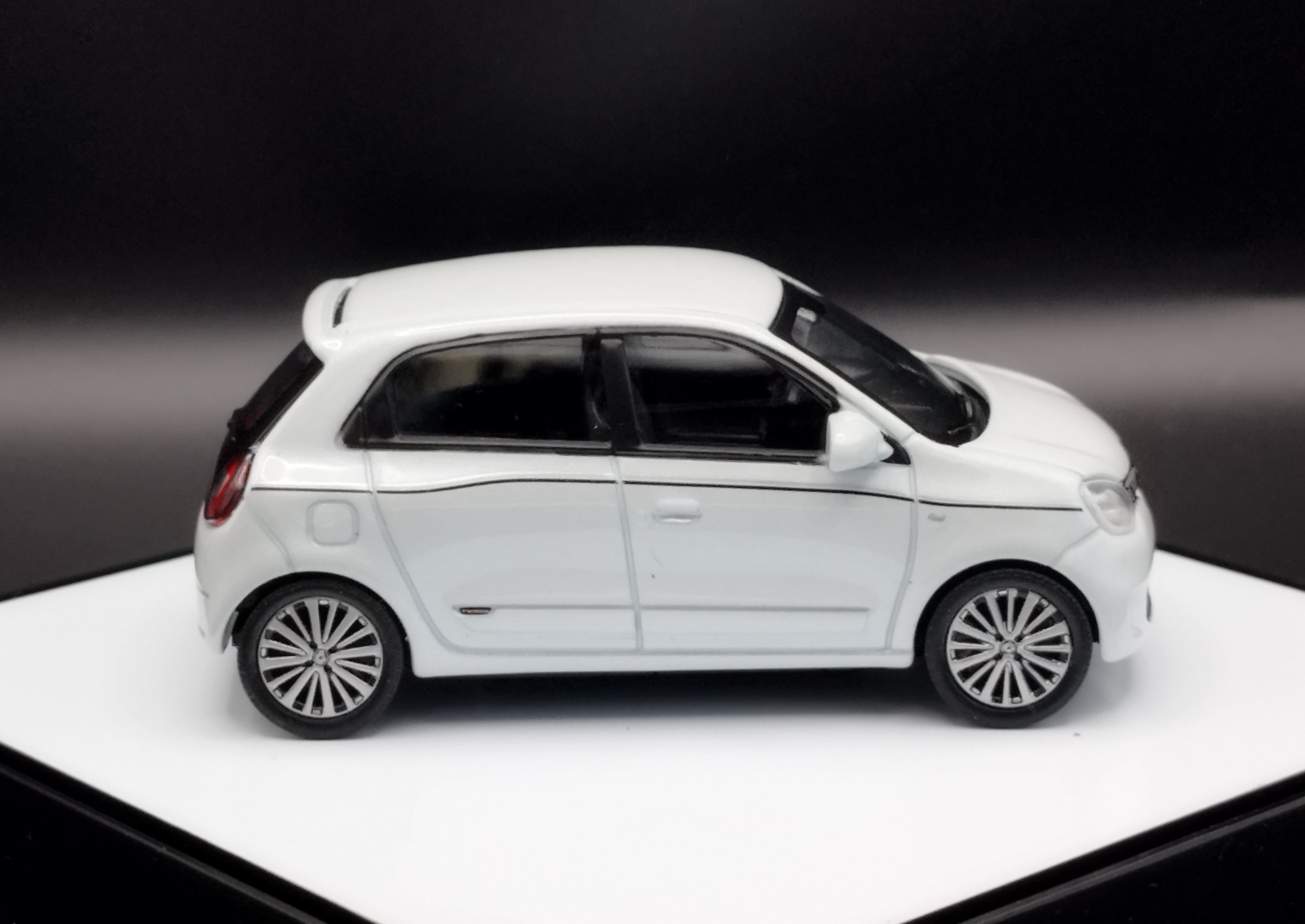 1:43 N1OREV Renault Twingo model nowy