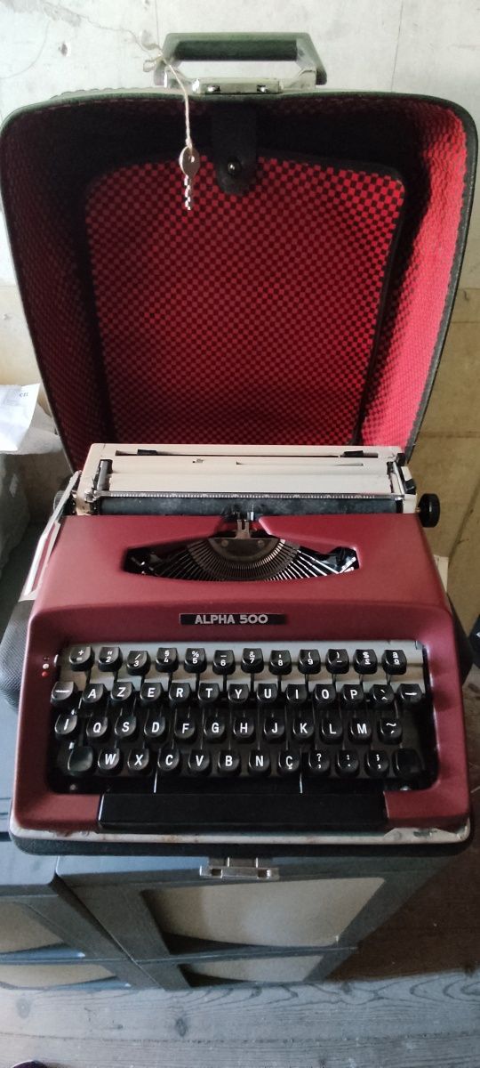 Máquina de escrever Alpha 500