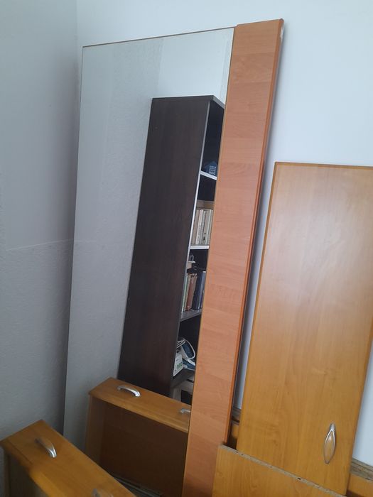 półki drzwi lustro