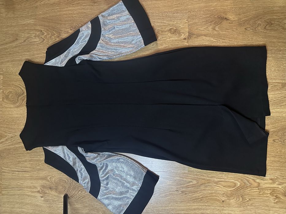 Плаття  з четвертним рукавом, оголеними плечиками.