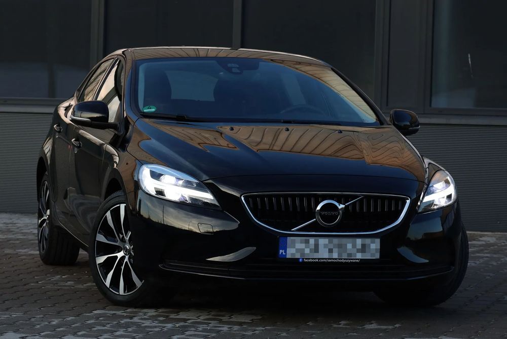Volvo V40 2,0 T2 Momentum LED PDC serwisowany