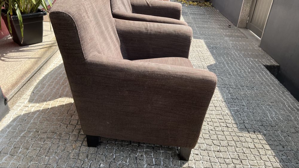 Poltronas castanhas