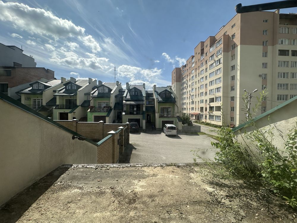 Продаж котеджу з власним виходом у парк, центр Винників