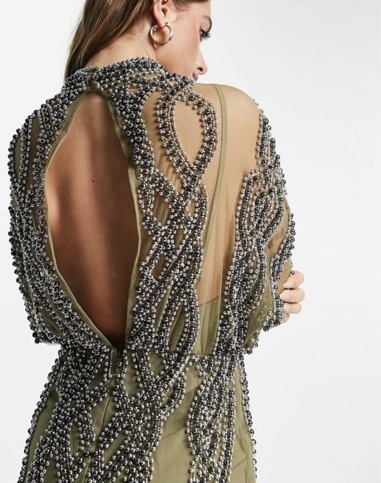 Mocno bogata sukienka efekt WOW