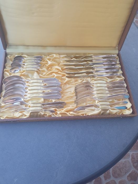 posrebrzany komplet sztućców WMF 90