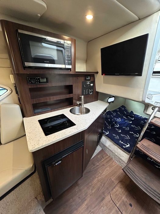 Jacht motorowy REGAL 26 EXPRESS 2018 - zadbany, tylko 83mth!!!