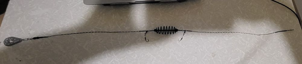 Готовий донний монтаж на 2 крючка з кормушкою