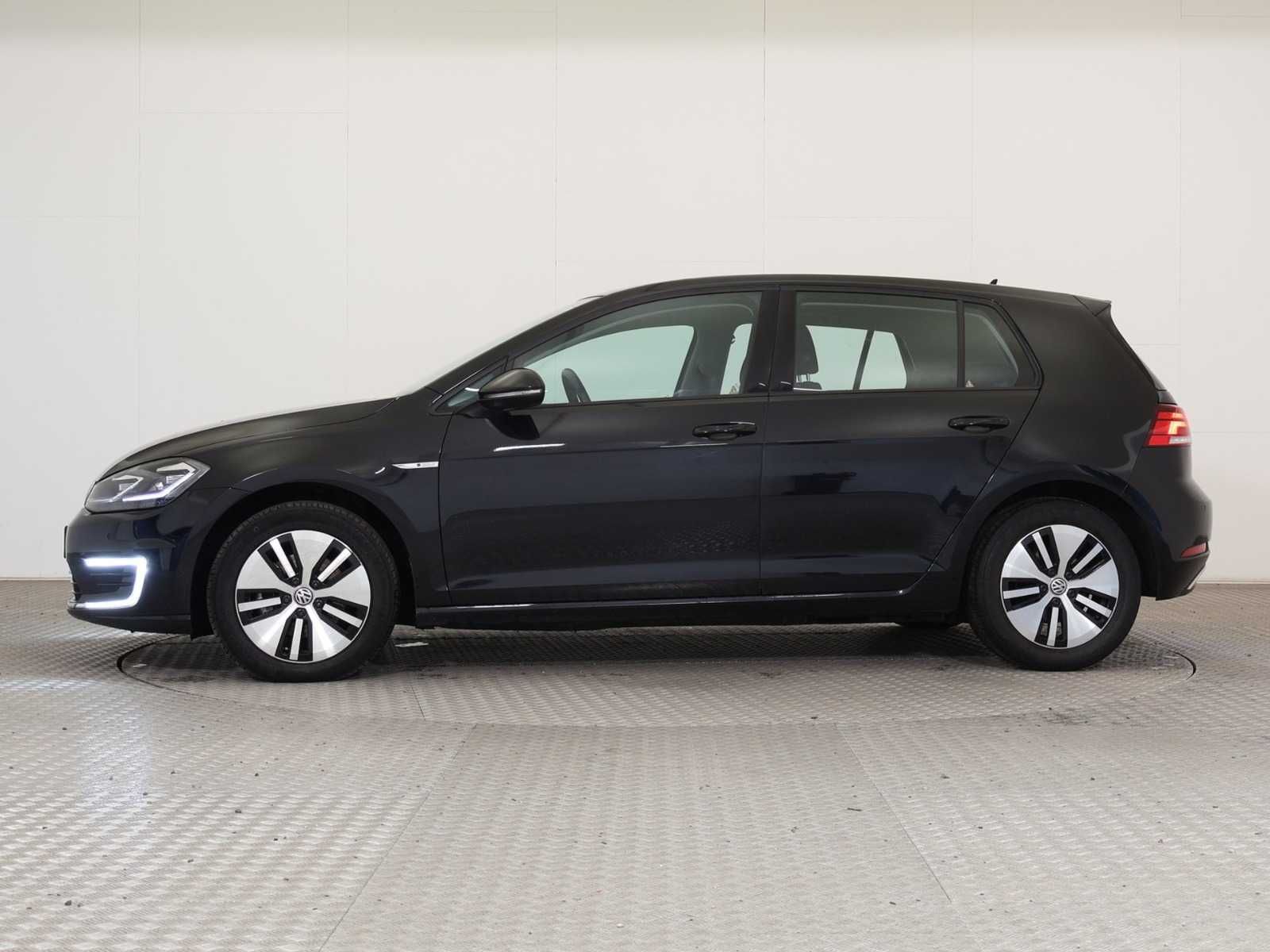 VW E-Golf em estado impecável