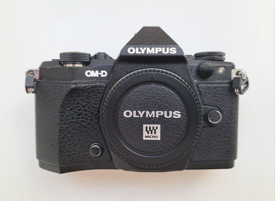 Olympus OM-D E-M5 II