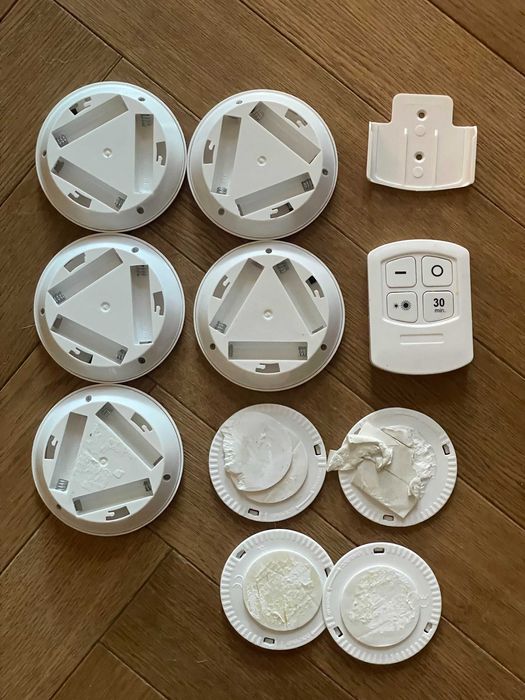 Lampka dotykowa bezprzewodowa na akumulatorki AAA samoprzylepna LED.