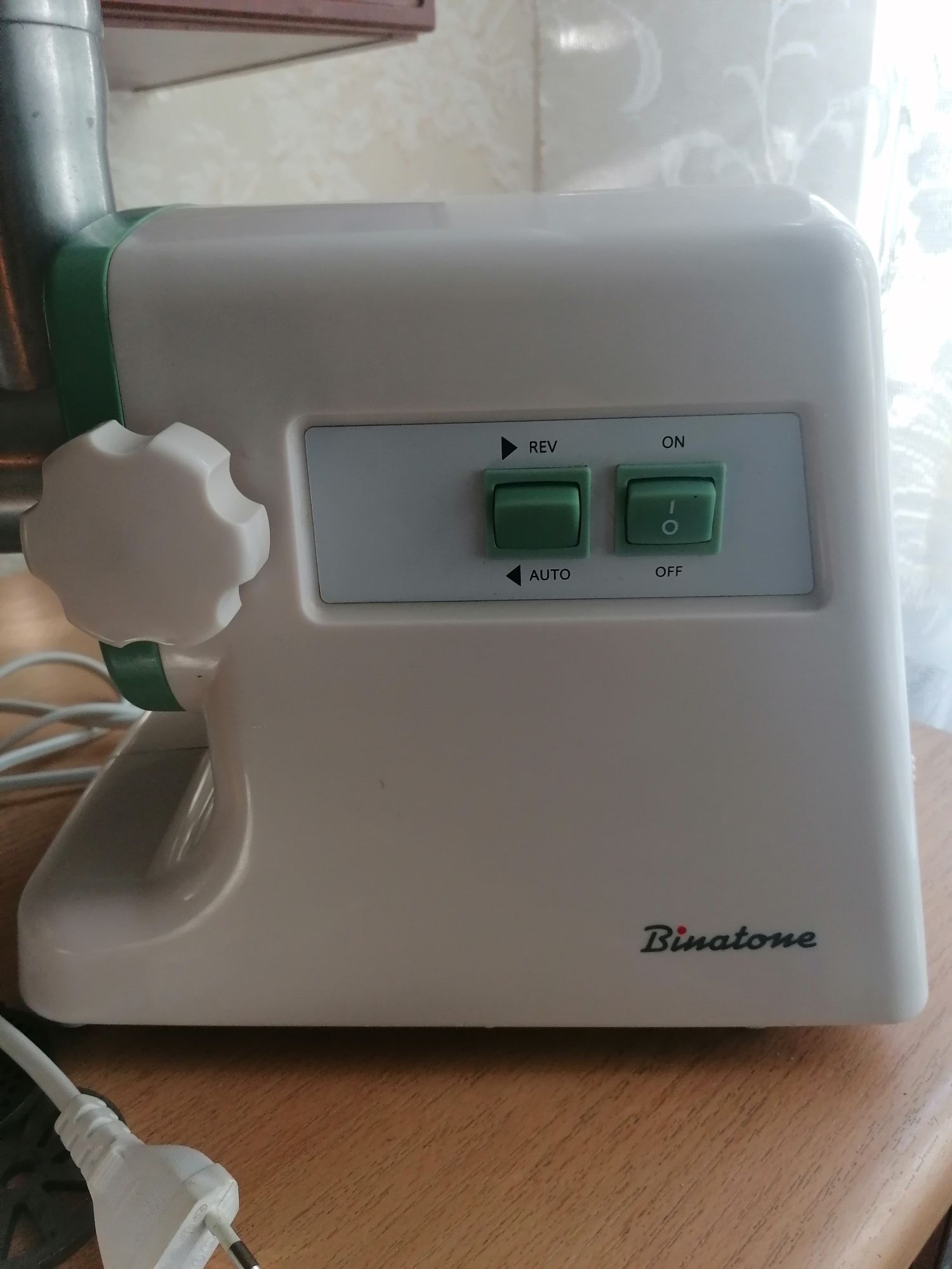М'ясорубка "Binatone" MGR-1000