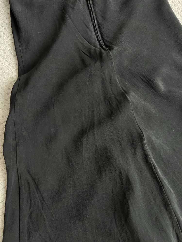 Чорна шовкова міді сукня-комбінаціяна бретелях, sleep dress bijenkorf