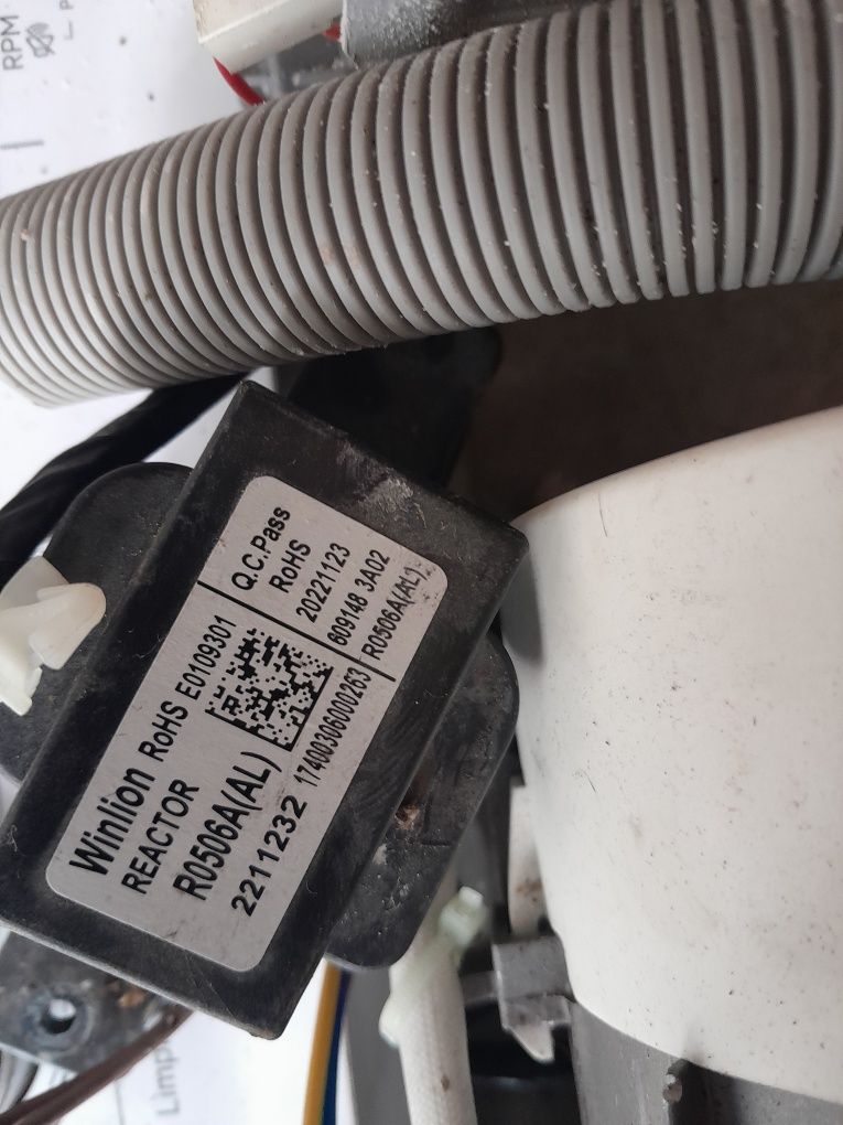 Motore máquina de lavar roupa  8 kg posso vender separado. Outros uten
