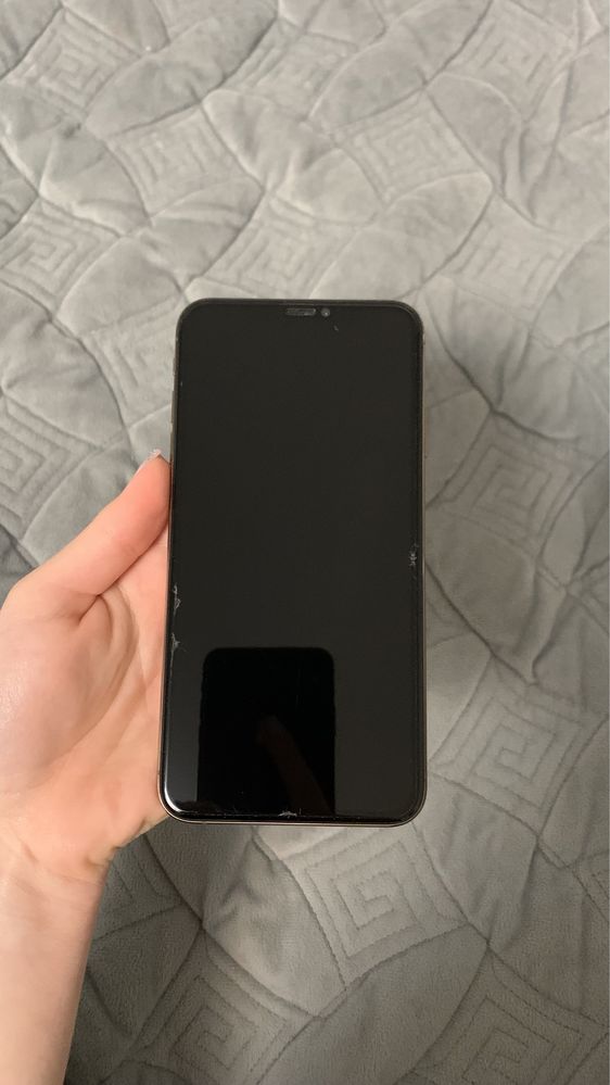 Продам iPhone Xs max (521гб памяти)