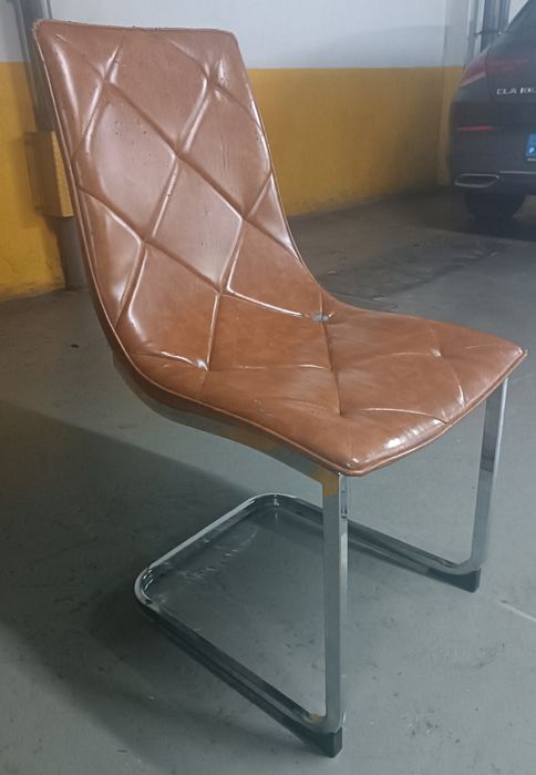 Cj. De 4 cadeiras "vintage" em pele
