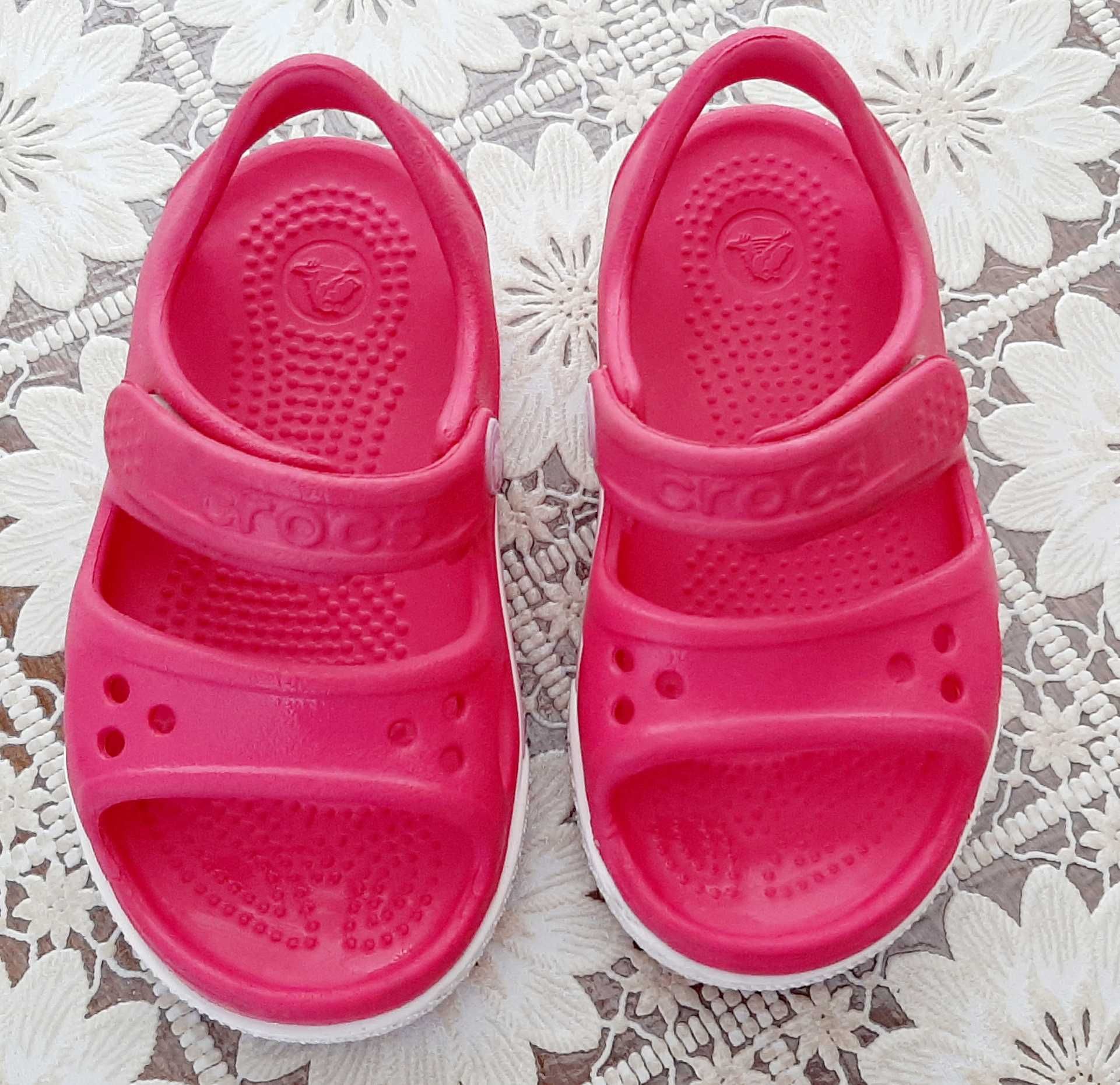 Сандалії Crocs для дівчинки