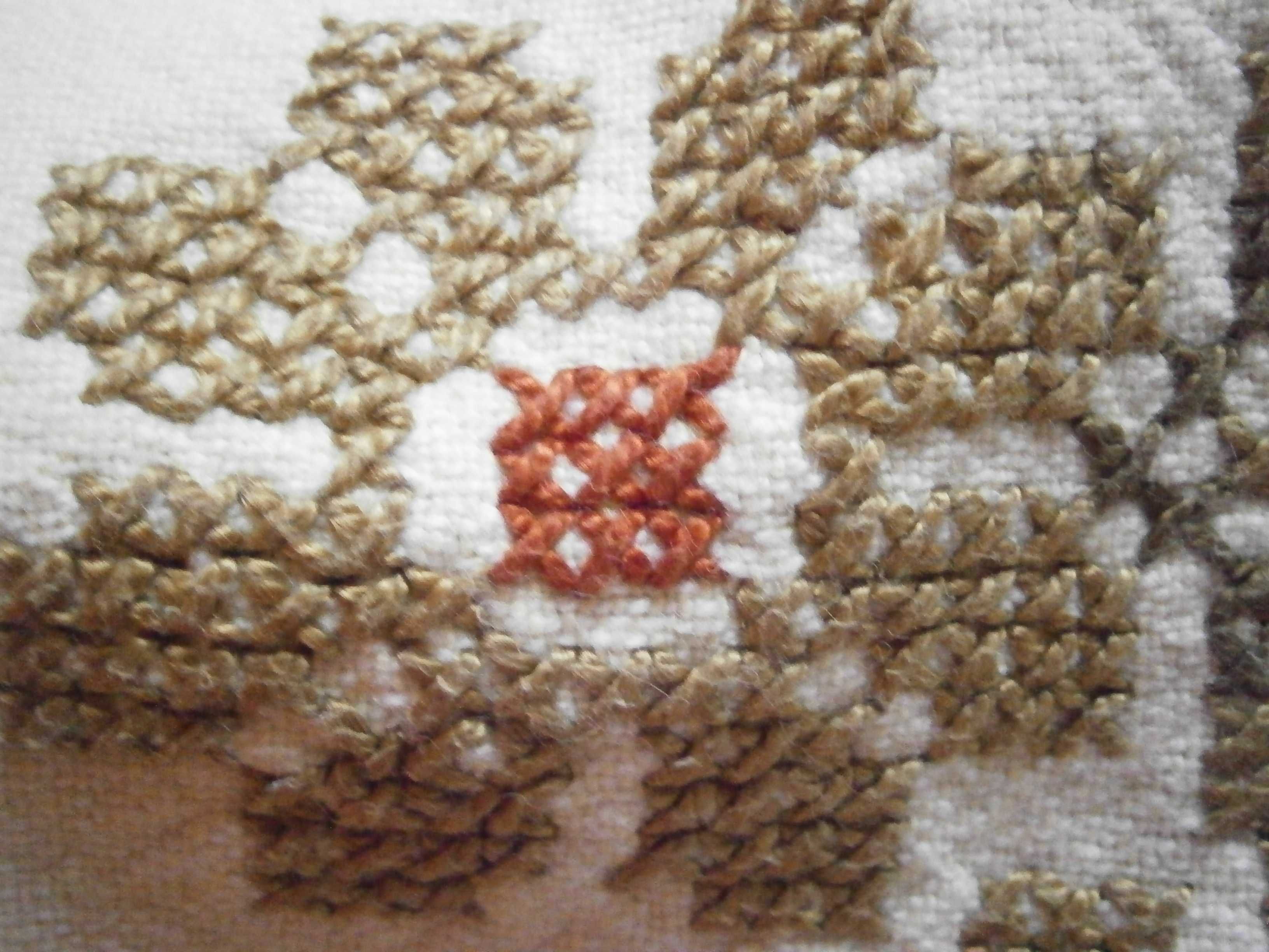 Obrus lniany kolor  ECRU , haft krzyżykowy