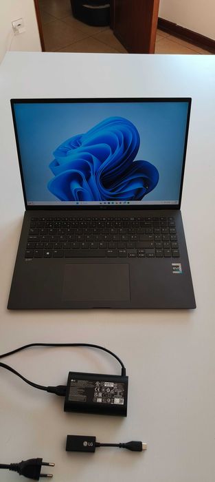 LG Gram 16 – i7-1260P/16GB RAM/256GB NVMe/1,19 kg – Excelente estado