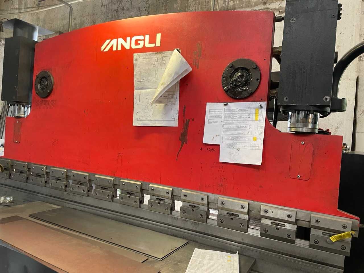 ТЕРМІНОВО Листозгинальний гідравлічний прес Yangli WC67K-63/2500