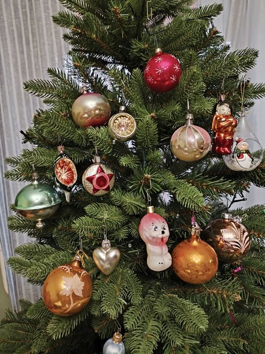 Скляні новорічні іграшки