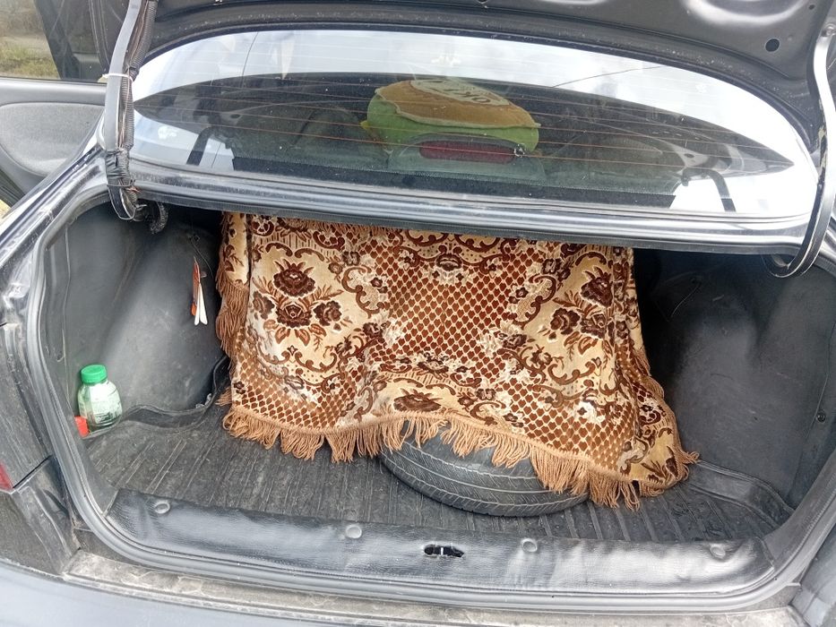 Продам. Сенса 1.4 на газу. 2004 года.