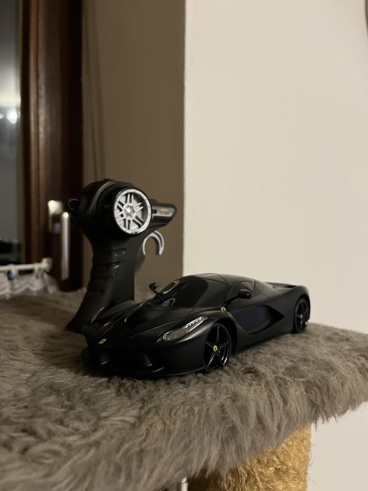 Машинка на пульте управления Ferrari