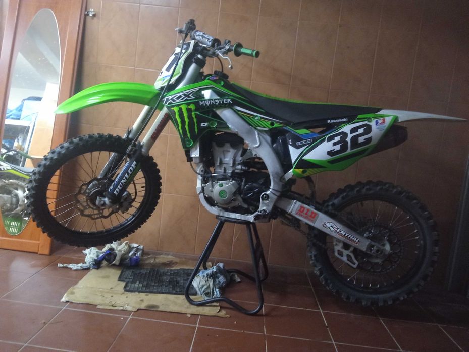 Kawasaki KX450F.