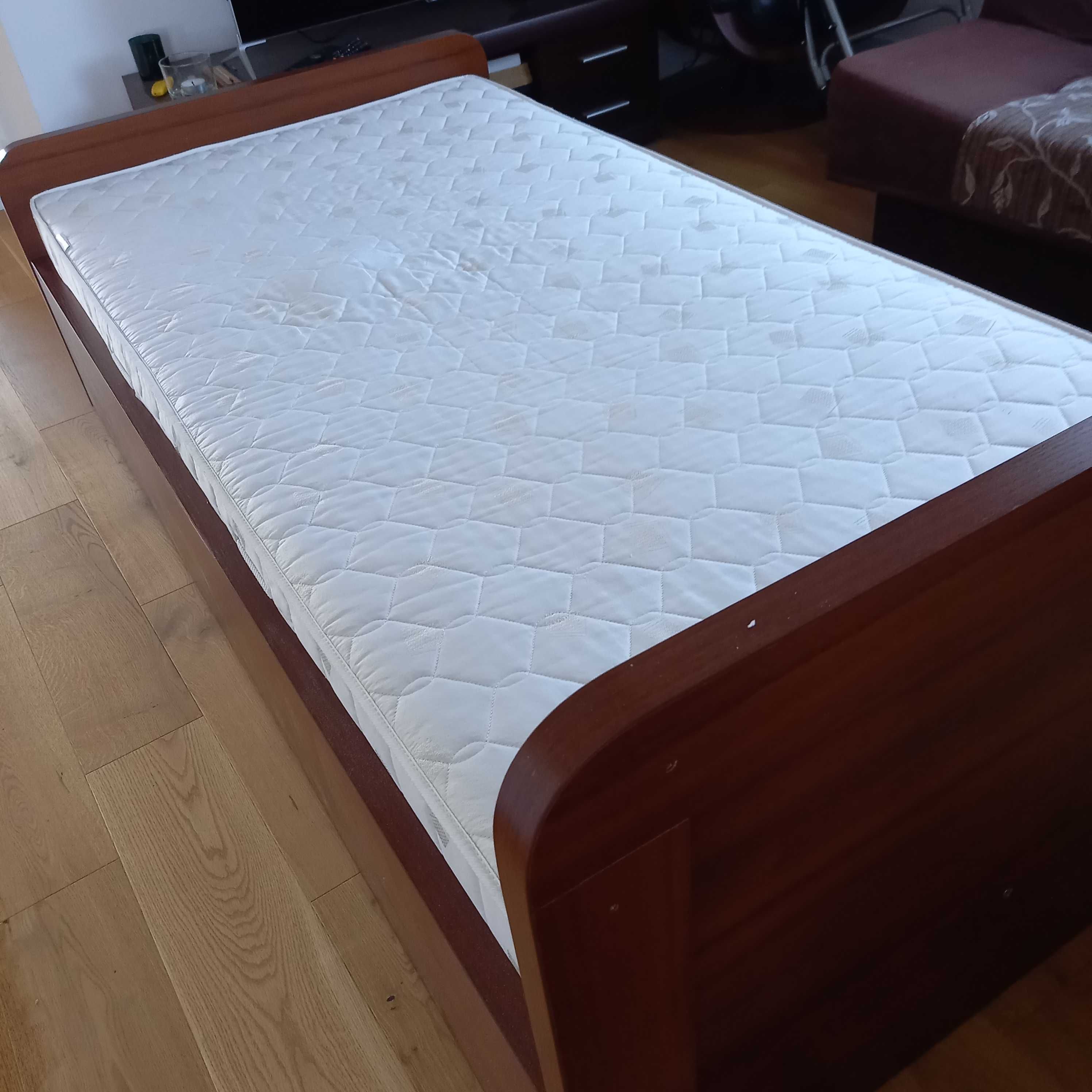 Łóżko 200 x 100 z materacem
