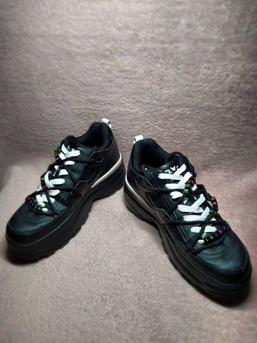 Kobieta Bershka Buty Sportowe Na Podeszwie Czarny Dansemanin