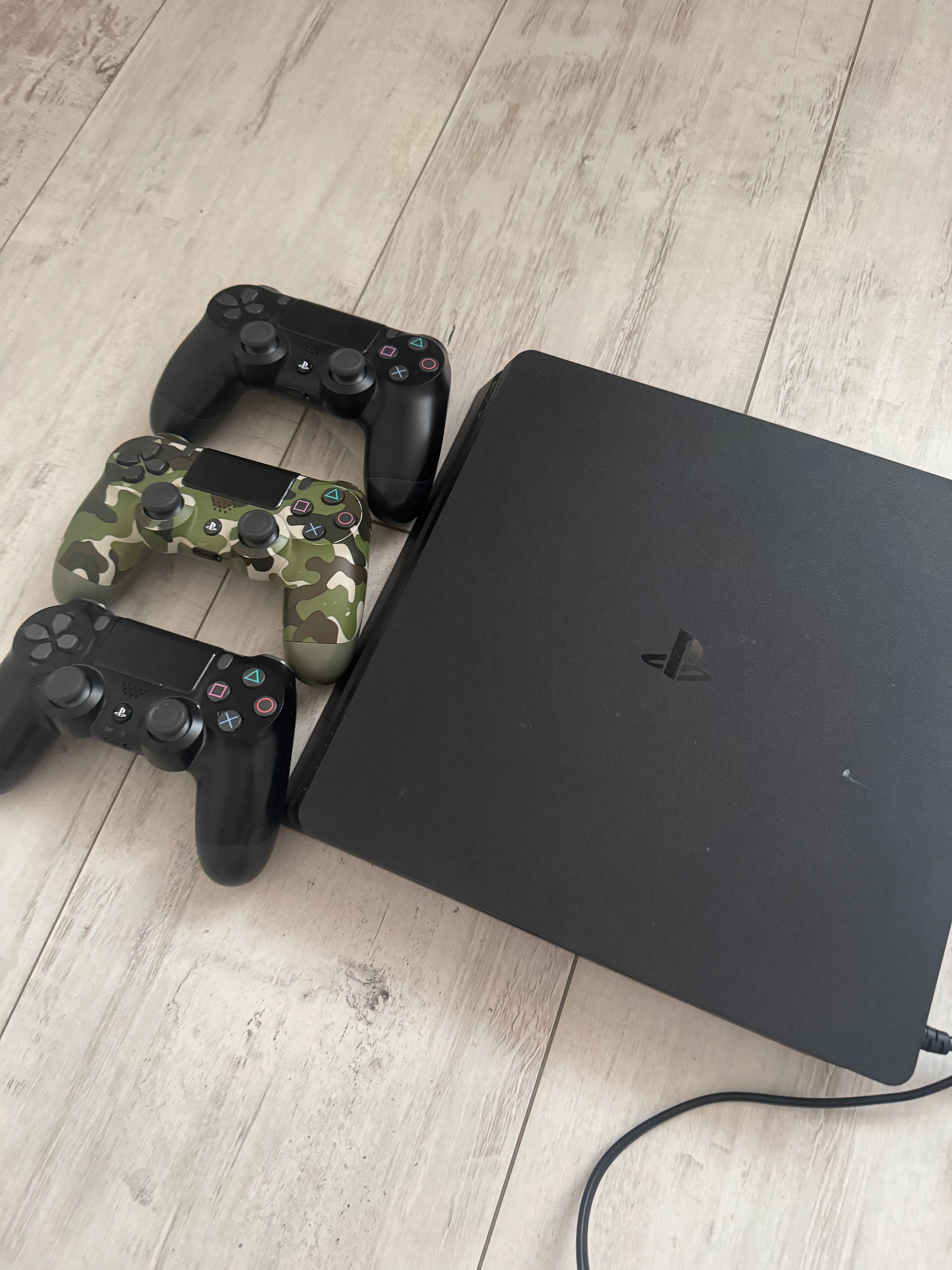 PlayStation 4 Slim