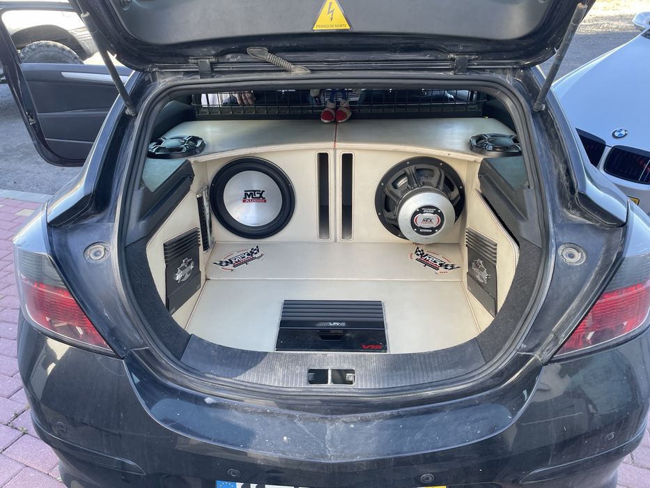 Som de carro muito bom