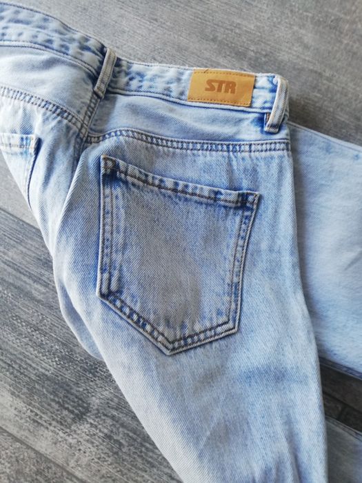 Jeansy Straight Stradivarius S