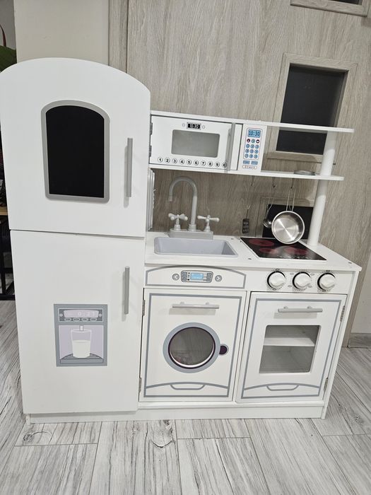 Drewniana kuchnia dla dzieci