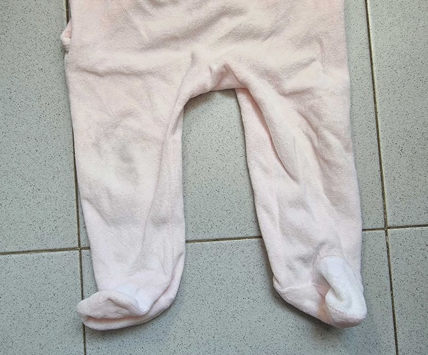 Babygrow cor-de-rosa com o desenho de um animal, 18 meses