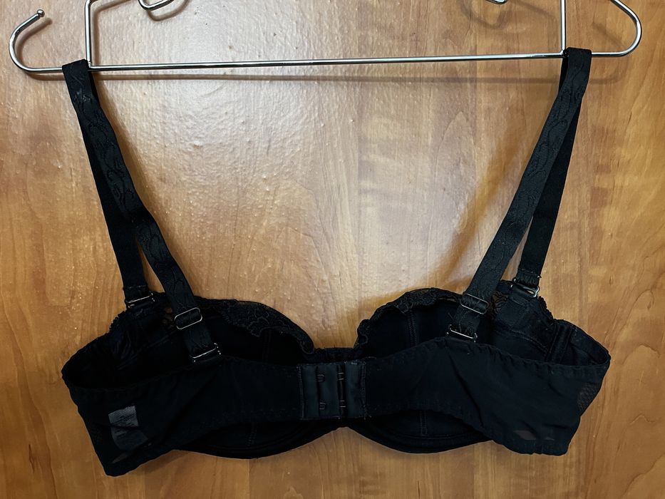 Черные бюстгалтеры