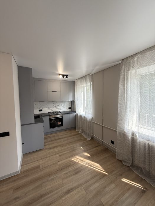 Євротрійка з сучасним ремонтом на пр.Волі