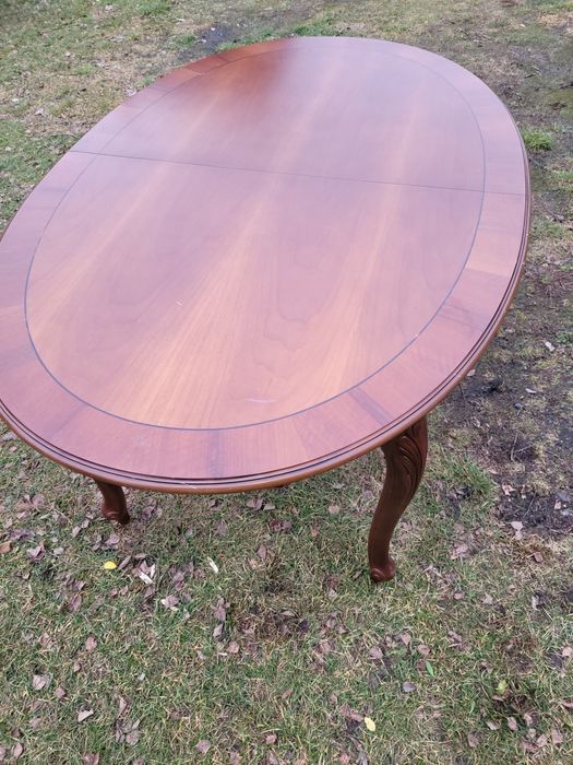 Rzezbiony Stół drewniany ciemny orzech