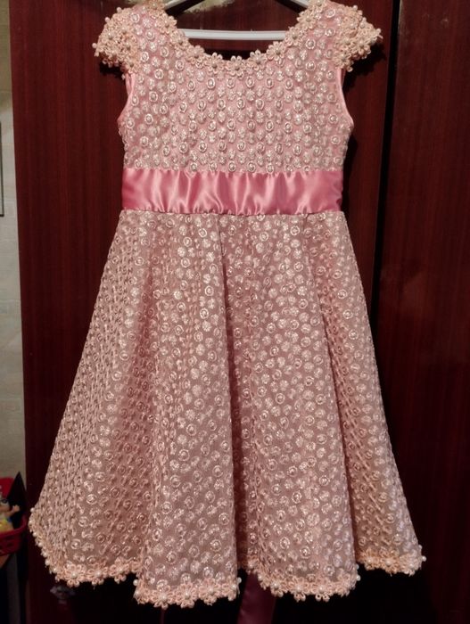 Нарядное платье на девочку