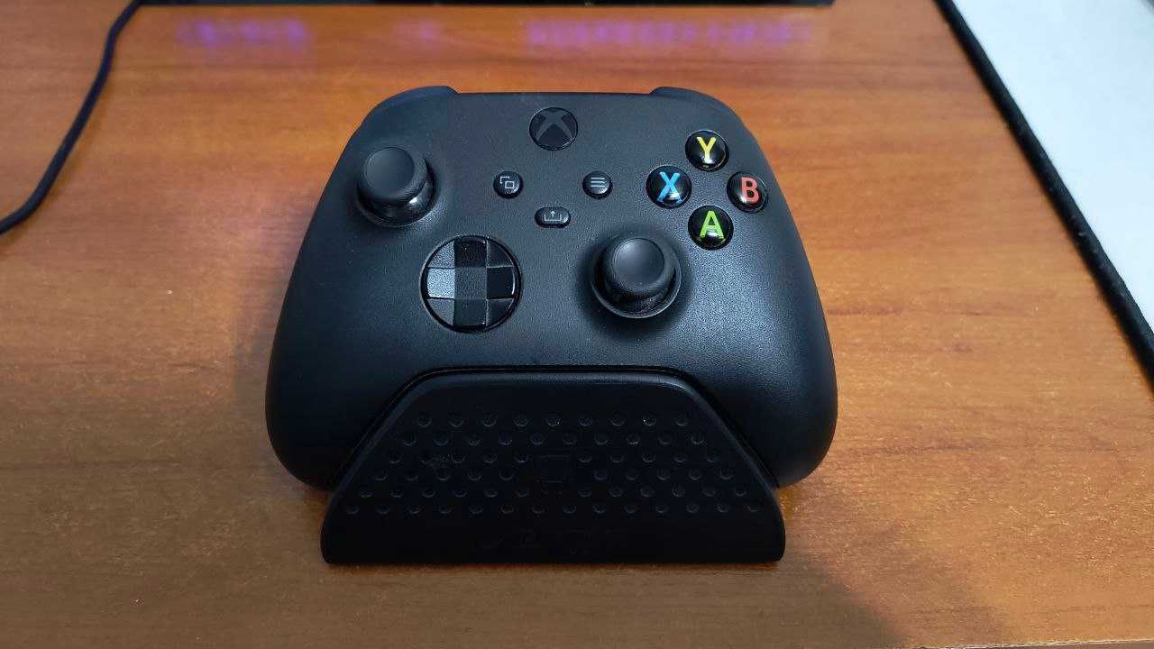 Pad Xbox Series X + Stacja Dokująca Venom (Akumulator)